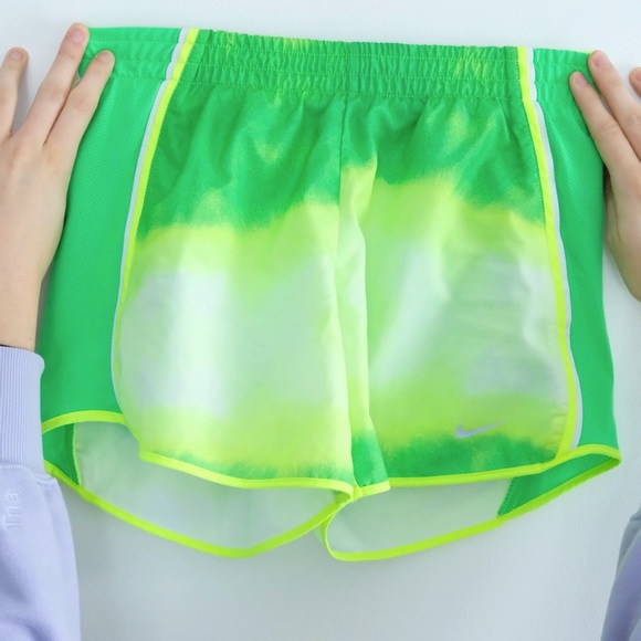 Nike Women’s XS dri-fit fluo athletic shorts - Picture 3 of 5